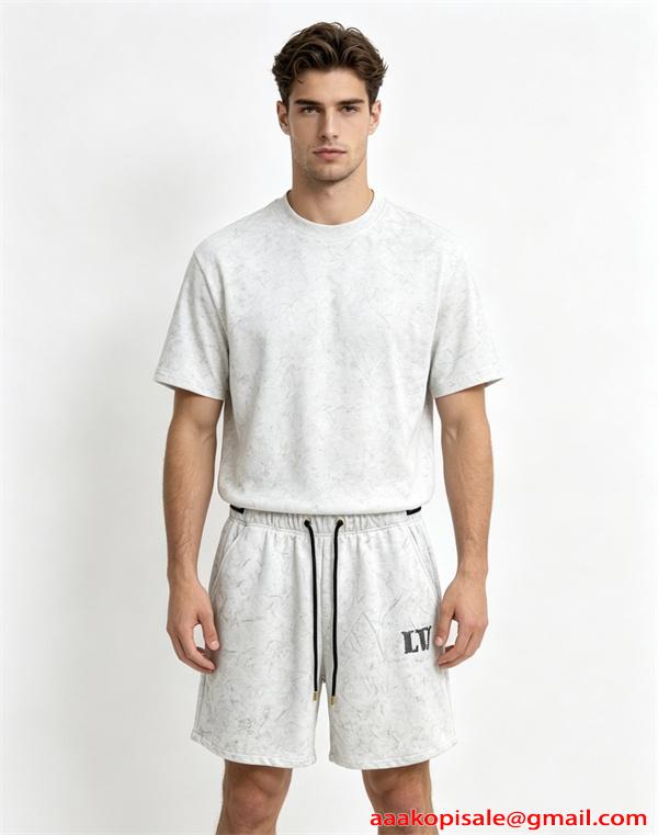 セットアップ メンズ グレー ルイヴィトン コピー LOUIS VUITTON 半袖Tシャツ ショートパンツ 上下セット モノグラム調 プリント ドローストリング ウエストゴム カジュアル スポーツ 夏人気 