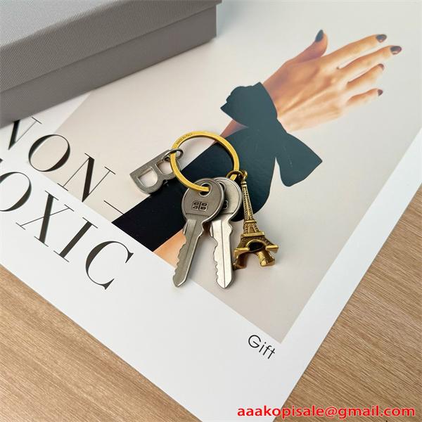 2026新作 ファッションリーダー必見BALENCIAGA  バレンシアガ バッグチャームコピー毎日使いたくなるほど可愛い