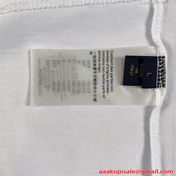 エンボスロゴ 半袖Tシャツ ルイヴィトン コピー Louis Vuitton メンズ レディース 立体モノグラム シンプル 高級感 無地 クルーネック