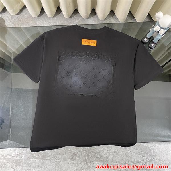 エンボスロゴ 半袖Tシャツ ルイヴィトン コピー Louis Vuitton メンズ レディース 立体モノグラム シンプル 高級感 無地 クルーネック