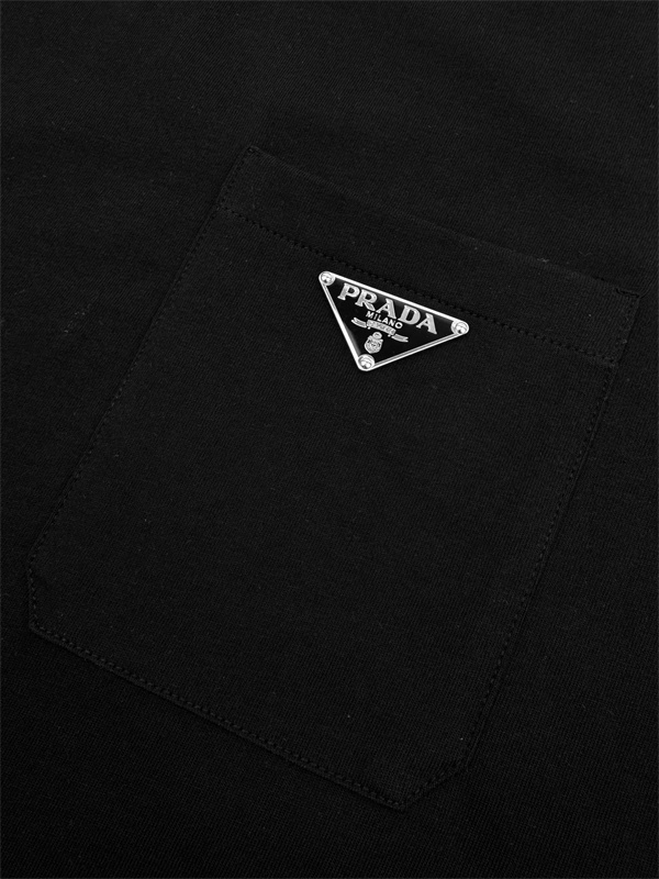 最新2026トレンド★プラダtシャツコピーPRADAおしゃれコーディネート年齢問わずカッコイイ