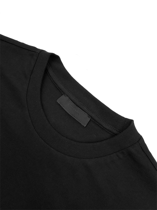 最新2026トレンド★プラダtシャツコピーPRADAおしゃれコーディネート年齢問わずカッコイイ