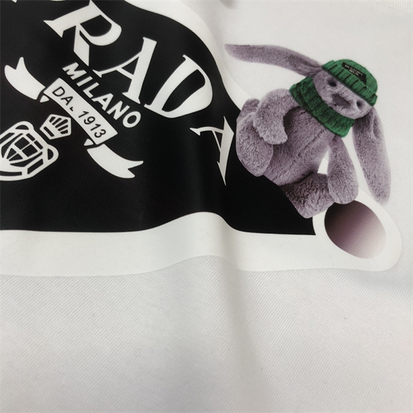 フロントプリント ぬいぐるみ デザイン カジュアル 夏コーデ プラダ コピー PRADA