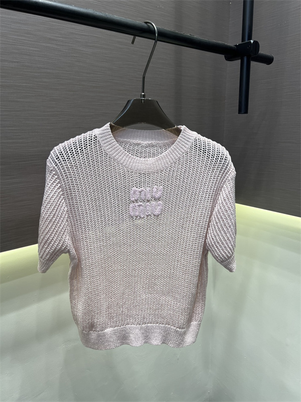 ミュウミュウ風 MiuMiuスタイル 透かし編み ニットトップス 半袖 ロゴ刺繍 サマーニット フェミニン ガーリー 軽やか レディース