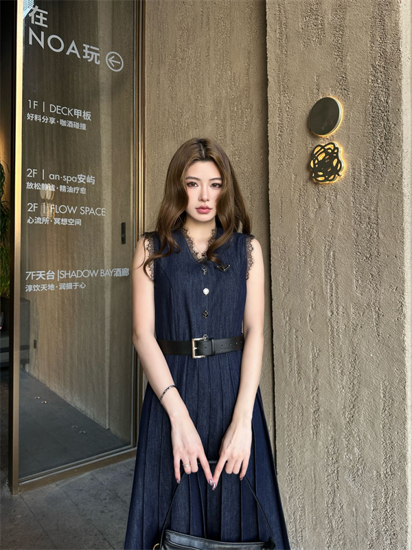 プラダ風 PRADAスタイル デニムワンピース レース切替 ノースリーブ プリーツスカート ウエストベルト 上品 セクシー フェミニン レディース