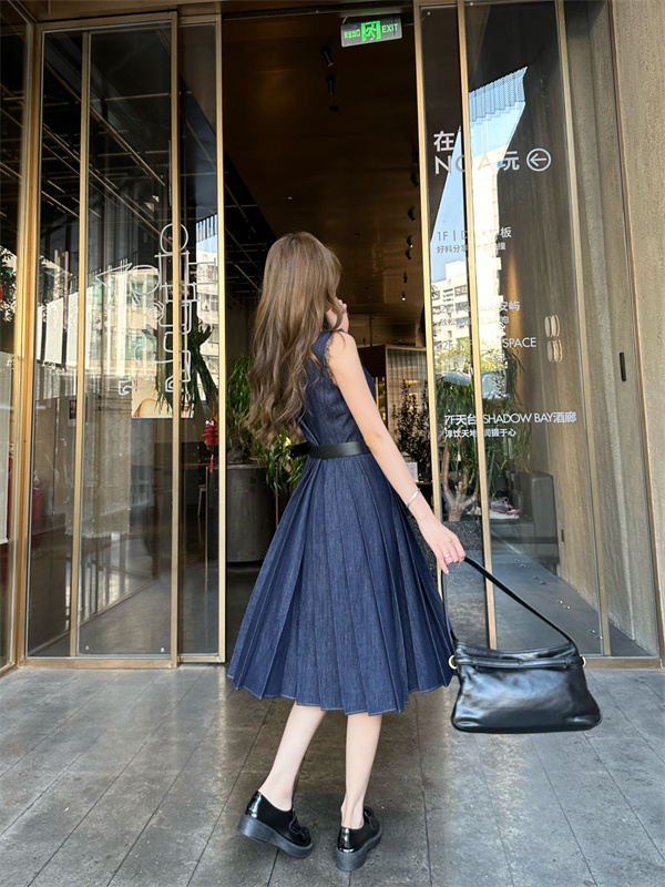 プラダ風 PRADAスタイル デニムワンピース レース切替 ノースリーブ プリーツスカート ウエストベルト 上品 セクシー フェミニン レディース