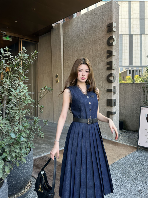 プラダ風 PRADAスタイル デニムワンピース レース切替 ノースリーブ プリーツスカート ウエストベルト 上品 セクシー フェミニン レディース