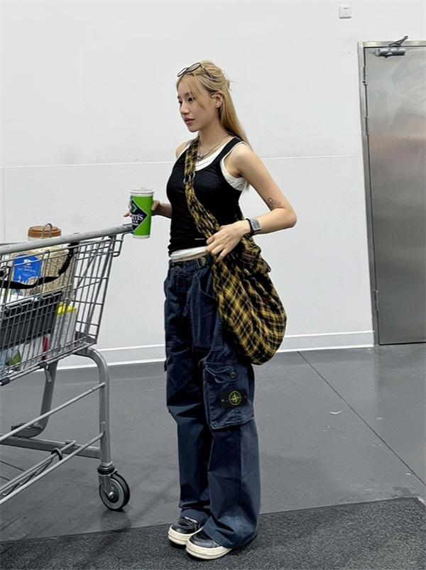 ダークネイビー カーゴパンツ  ストーンアイランド コピー Stone Island サイドロゴパッチ ワイドストレート