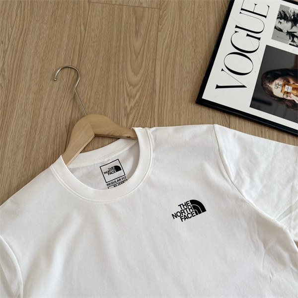 ギアスケッチプリント 半袖Tシャツ 胸元ワンポイントロゴ ホワイト ブラック クルーネック NEVER STOP EXPLORING ザ・ノース・フェイス コピー THE NORTH FACE