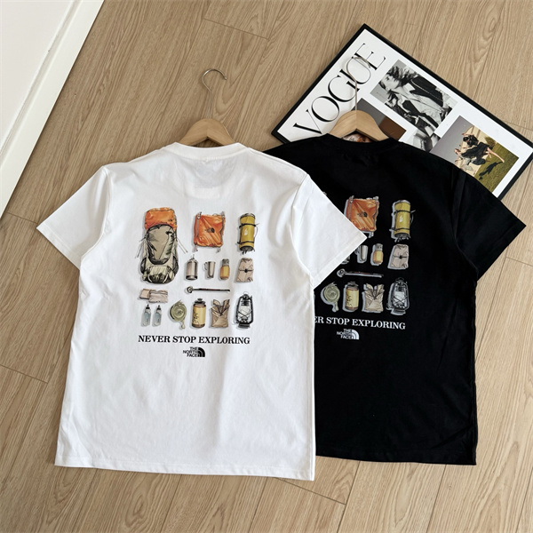 ギアスケッチプリント 半袖Tシャツ 胸元ワンポイントロゴ ホワイト ブラック クルーネック NEVER STOP EXPLORING ザ・ノース・フェイス コピー THE NORTH FACE