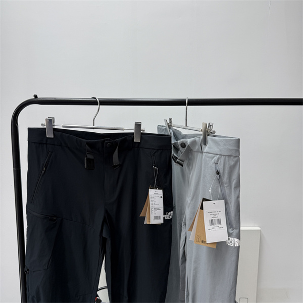アウトドアパンツ 太ももジップポケット ベルト付き ブラック グレー ストレートシルエット ザ・ノース・フェイス コピー THE NORTH FACE