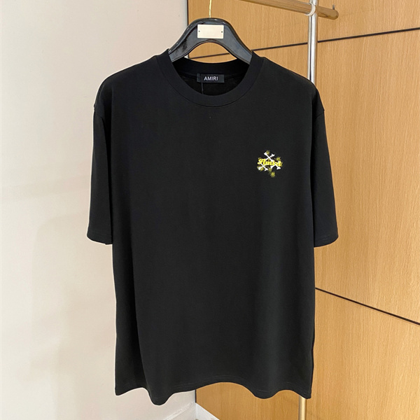 アミリ コピー ワンポイン AMIRI トロゴ 半袖Tシャツ クロスモチーフ ホワイト ブラック クルーネック シンプルボディ