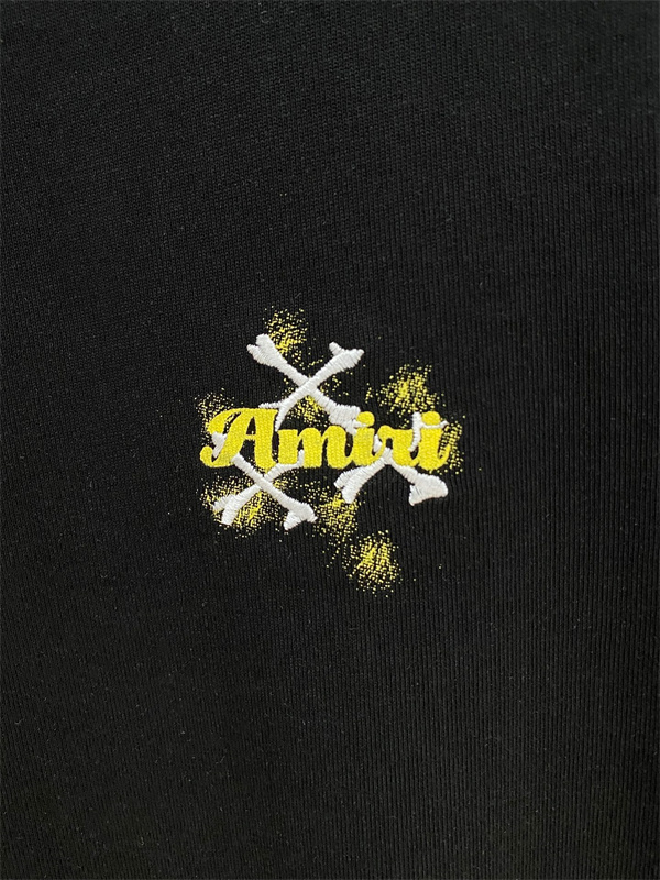 アミリ コピー ワンポイン AMIRI トロゴ 半袖Tシャツ クロスモチーフ ホワイト ブラック クルーネック シンプルボディ