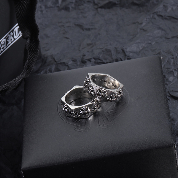 フローラルクロス リング Chrome Hearts シルバー調 クロムハーツ コピー ワイドフォルム 立体モチーフ ブラック陰影
