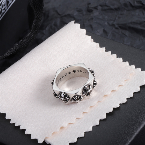 フローラルクロス リング Chrome Hearts シルバー調 クロムハーツ コピー ワイドフォルム 立体モチーフ ブラック陰影