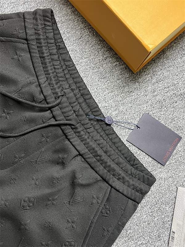 ブラック モノグラム柄 ショートパンツ Louis Vuitton 裾LVロゴ刺繍 ルイヴィトン コピー ウエストドローコード 総柄デザイン