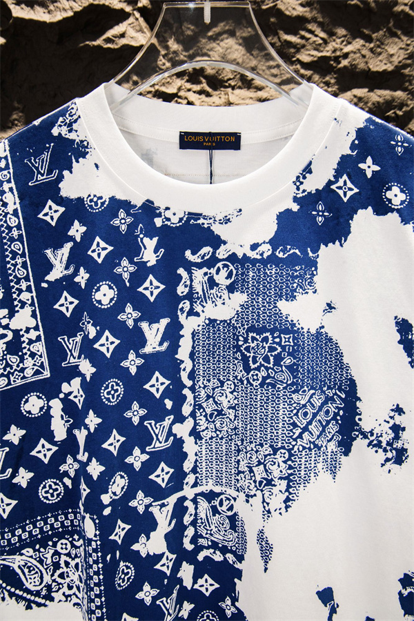 ブルーモノグラム 半袖Tシャツ Louis Vuitton ホワイトベース ルイヴィトン コピー バンダナ調プリント クルーネック 総柄デザイン