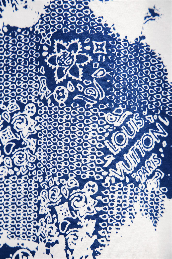 ブルーモノグラム 半袖Tシャツ Louis Vuitton ホワイトベース ルイヴィトン コピー バンダナ調プリント クルーネック 総柄デザイン