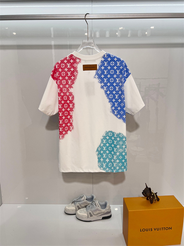 トリコロールモノグラム 半袖Tシャツ Louis Vuitton ホワイトベース ルイヴィトン コピー スプレー調プリント クルーネック