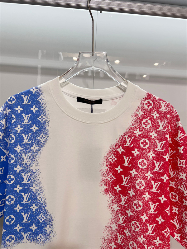 トリコロールモノグラム 半袖Tシャツ Louis Vuitton ホワイトベース ルイヴィトン コピー スプレー調プリント クルーネック