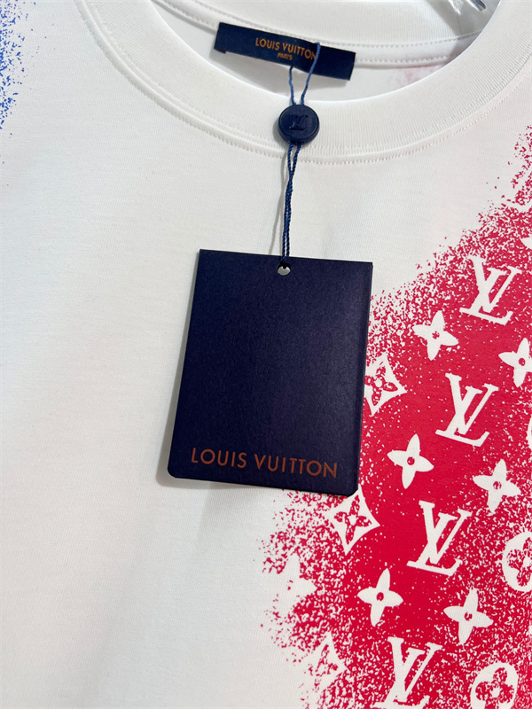 トリコロールモノグラム 半袖Tシャツ Louis Vuitton ホワイトベース ルイヴィトン コピー スプレー調プリント クルーネック