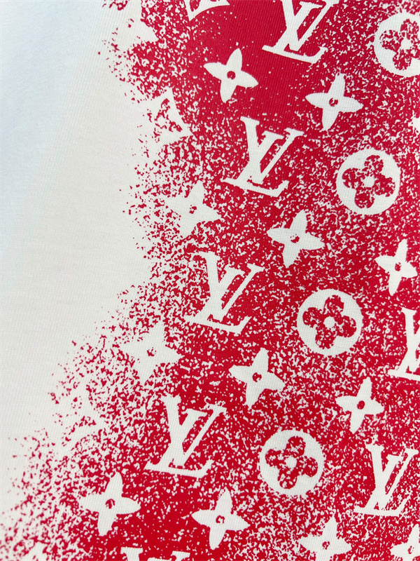 トリコロールモノグラム 半袖Tシャツ Louis Vuitton ホワイトベース ルイヴィトン コピー スプレー調プリント クルーネック