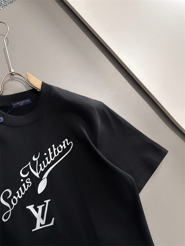 ロゴプリント カットソー Louis Vuitton センターLV ルイヴィトン コピー モノトーン 半袖Tシャツ ベーシックシルエット