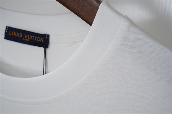フロントLVグラフィック 半袖Tシャツ Louis Vuitton ホワイト ブラック ルイヴィトン コピー クルーネック ロゴプリント