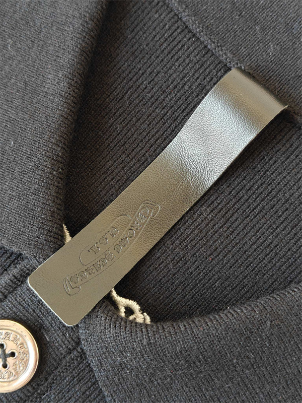 ブラック 襟付きカーディガン Chrome Hearts バックゴシックロゴ クロムハーツ コピー クロスパッチ フロントボタン ポケット付き