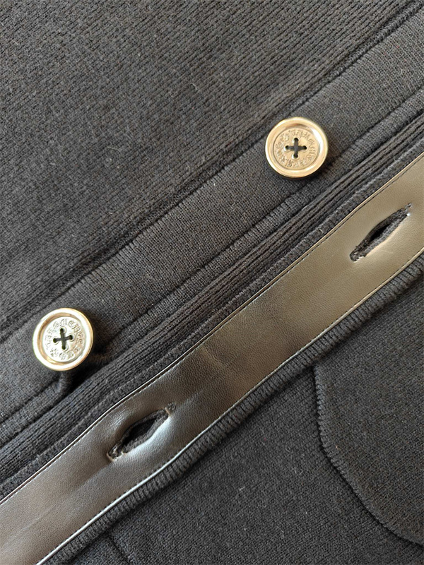 ブラック 襟付きカーディガン Chrome Hearts バックゴシックロゴ クロムハーツ コピー クロスパッチ フロントボタン ポケット付き
