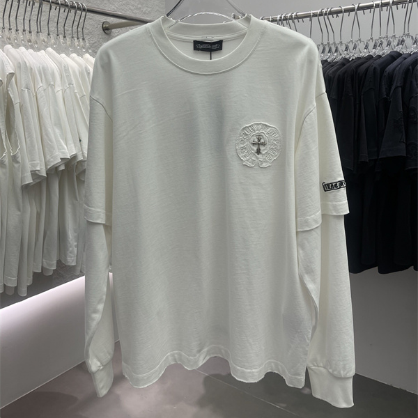 アイボリー レイヤード風 ロングスリーブTシャツ Chrome Hearts 胸元サークルパッチ クロムハーツ コピー 袖ロゴワッペン クルーネック
