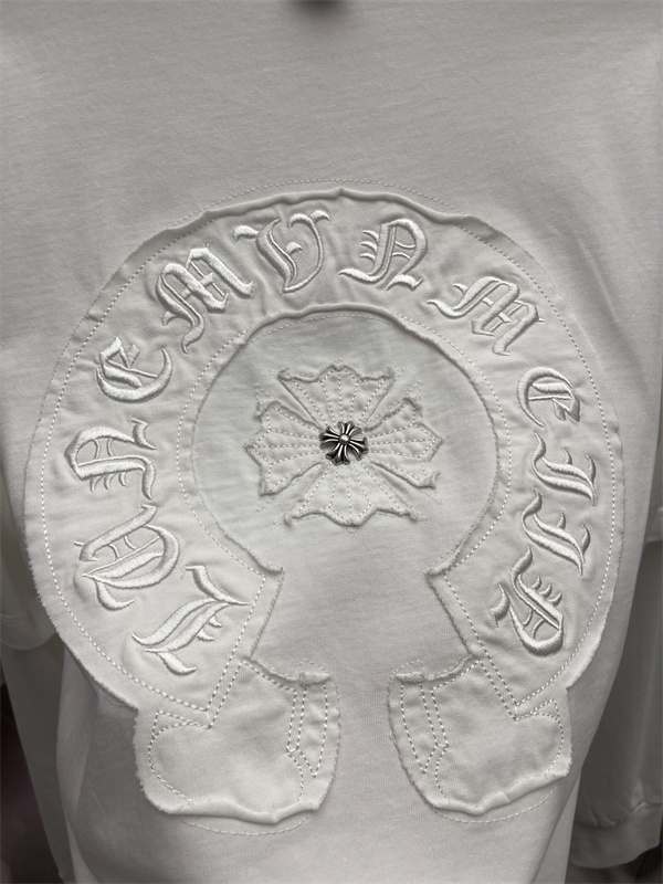 アイボリー レイヤード風 ロングスリーブTシャツ Chrome Hearts 胸元サークルパッチ クロムハーツ コピー 袖ロゴワッペン クルーネック