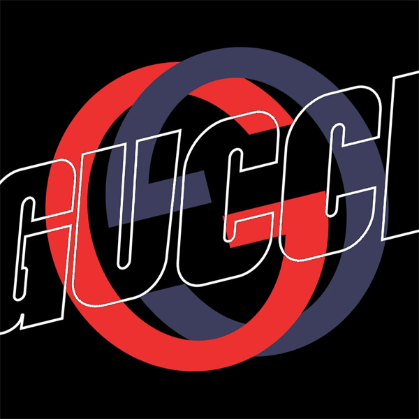 ブラック 半袖Tシャツ GUCCI オーバーラップGGプリント グッチ コピー フロントロゴ クルーネック 無地バックデザイン