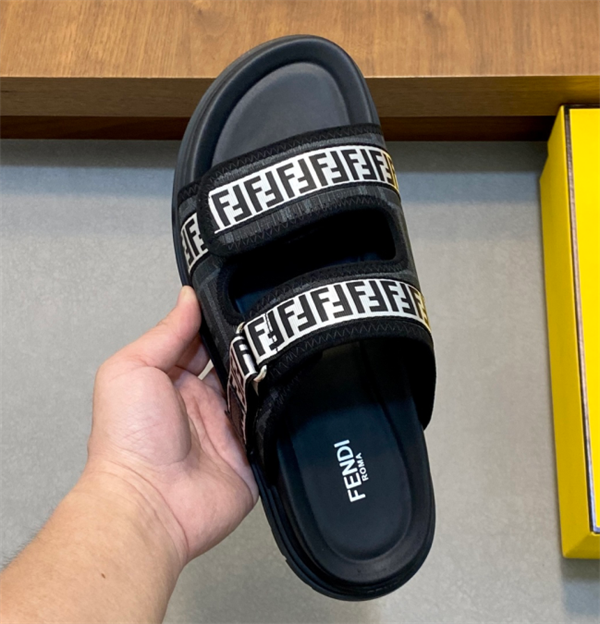 が待ちきれないブランド新作 フェンディサンダルコピーFENDI 2026SS人気ブランド新作アイテム  激安(日本最大級)
