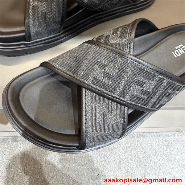 お目立ち度の高い新品 フェンディサンダル コピーFENDI 春夏2026の最新アイテム 激安(日本最大級)