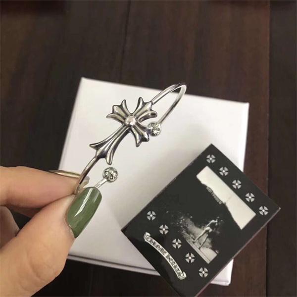 クロムハーツ 偽物 バングル レディース クロスモチーフ CHROME HEARTS シルバーカラー 調整可能 シンプル