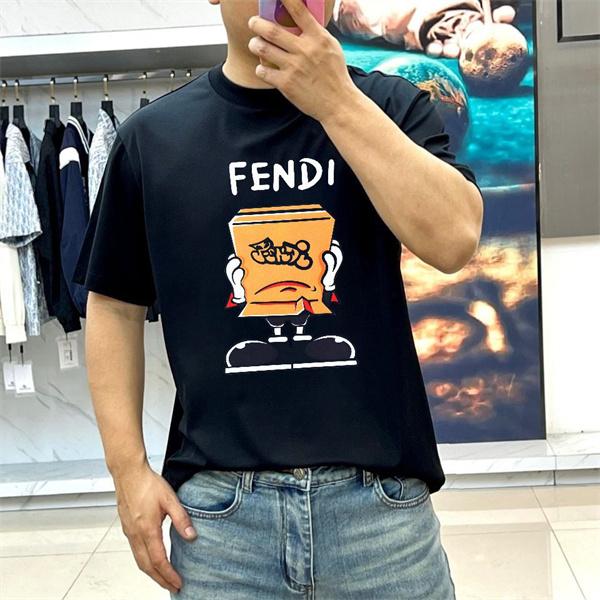 フェンディ コピー 半袖 Tシャツ メンズ ワイドフィット ホワイト ブラック プリントデザイン キャラクター柄 ロゴ入り カジュアル 通気性 柔らか素材 春夏