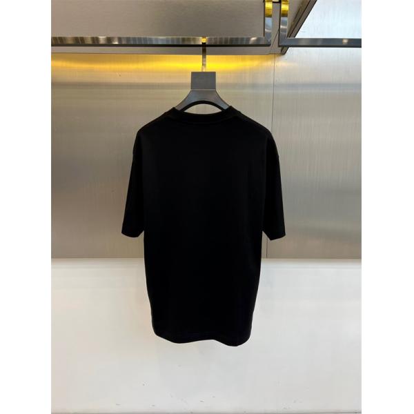 フェンディ コピー 半袖 Tシャツ メンズ ワイドフィット ホワイト ブラック プリントデザイン キャラクター柄 ロゴ入り カジュアル 通気性 柔らか素材 春夏