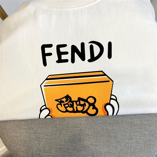 フェンディ コピー 半袖 Tシャツ メンズ ワイドフィット ホワイト ブラック プリントデザイン キャラクター柄 ロゴ入り カジュアル 通気性 柔らか素材 春夏