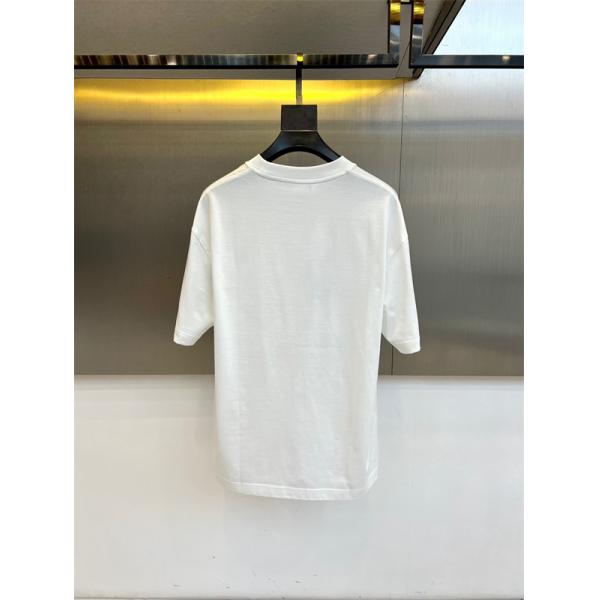 フェンディ コピー 半袖 Tシャツ メンズ ワイドフィット ホワイト ブラック プリントデザイン キャラクター柄 ロゴ入り カジュアル 通気性 柔らか素材 春夏