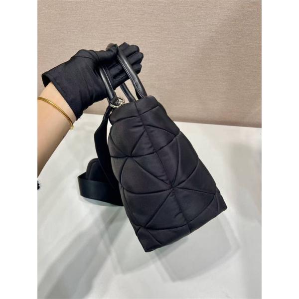 PRADA コピー プラダ ハンドバッグ ナイロンキルティング ブラック 2WAY ショルダーバッグ ミニポーチ付き 軽量 大容量 高級仕様 N級モデル レディース