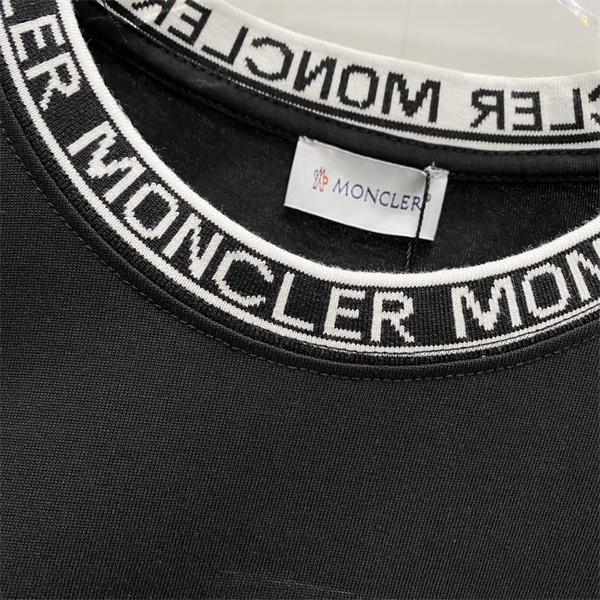 モンクレール コピー Moncler 半袖Tシャツ ブラック ホワイト ロゴネック クルーネック 刺繍ワッペン ストレッチコットン シンプル高級 ユニセックス