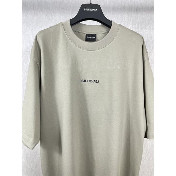 Balenciaga コピー バレンシアガ 半袖Tシャツ グレー ミニロゴ刺繍 オーバーサイズ ボタンディテール クルーネック 上質コットン モード系 メンズ