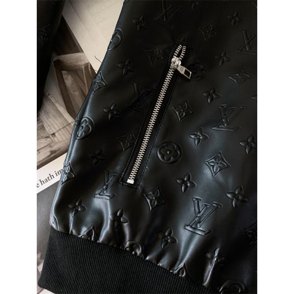 Louis Vuitton スーパーコピー フード付き ジップブルゾン ブラック エンボスモノグラム ルイヴィトン 光沢切替 高級感 ジャケット