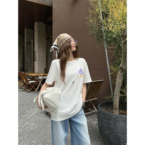  ホワイト ルイヴィトン コピー 半袖 Tシャツ 手描き風ロゴ カラープリント ルーズ感 夏映え カジュアル Louis Vuitton