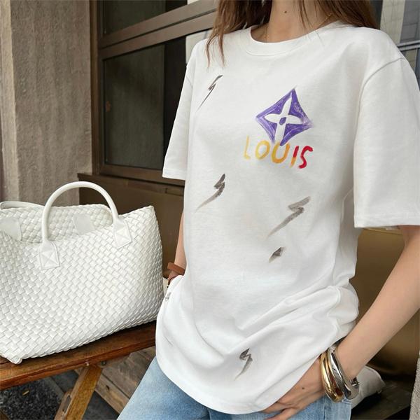  ホワイト ルイヴィトン コピー 半袖 Tシャツ 手描き風ロゴ カラープリント ルーズ感 夏映え カジュアル Louis Vuitton