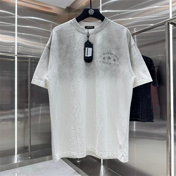 グレー 半袖Tシャツ 同色刺繍 バックロゴ クロスモチーフ 上品見え ミニマル クロムハーツ コピー Chrome Hearts