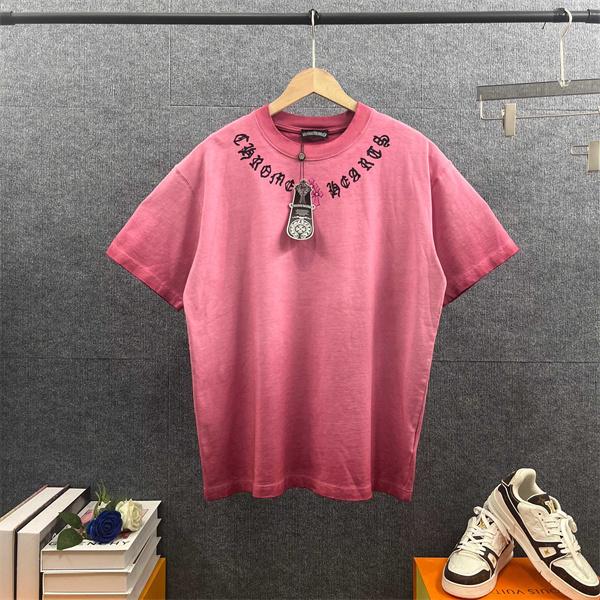 ピンク 半袖Tシャツ ネックロゴ クロスモチーフ バックプリント 甘辛ストリート クロムハーツ コピー Chrome Hearts