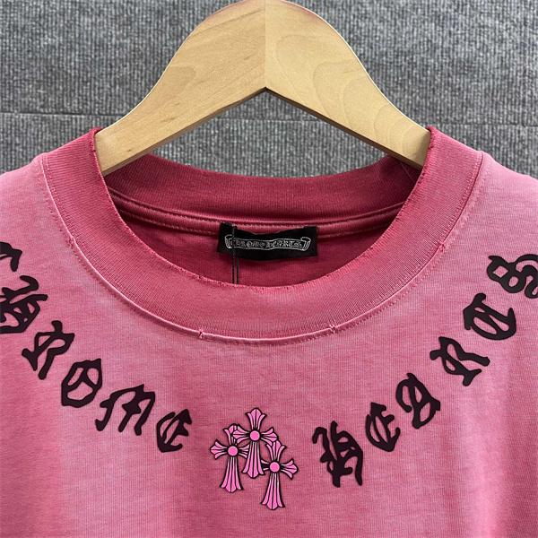 ピンク 半袖Tシャツ ネックロゴ クロスモチーフ バックプリント 甘辛ストリート クロムハーツ コピー Chrome Hearts