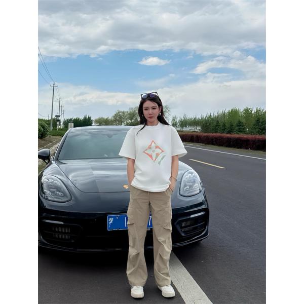 半袖Tシャツ ホワイト ルイヴィトン コピー クルーネック モノグラムフラワー風フロントデザイン ドット調ロゴ Louis Vuitton